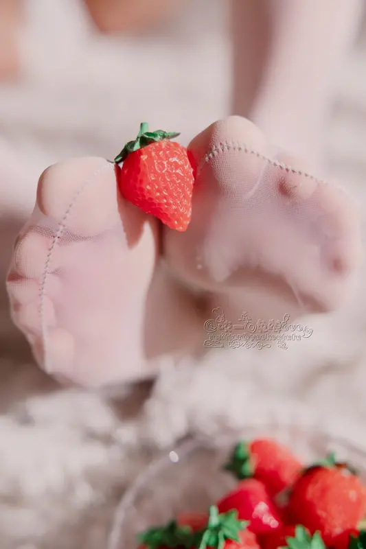 黑白女仆 - 咬一口兔娘